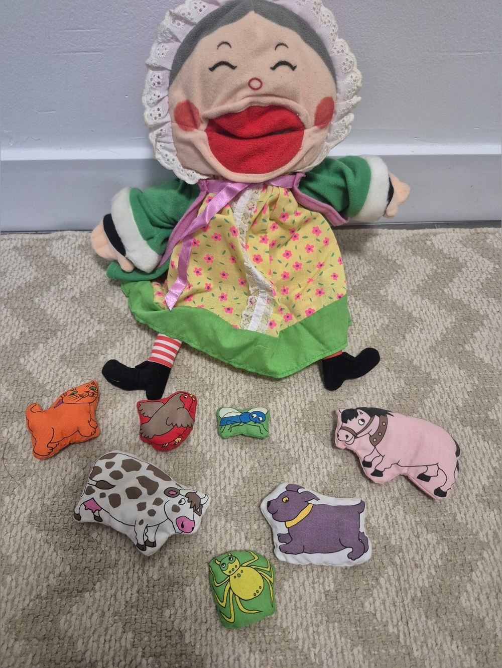 There Was an Old Lady Who Swallowed a Fly Plush Doll 8 pcs/set